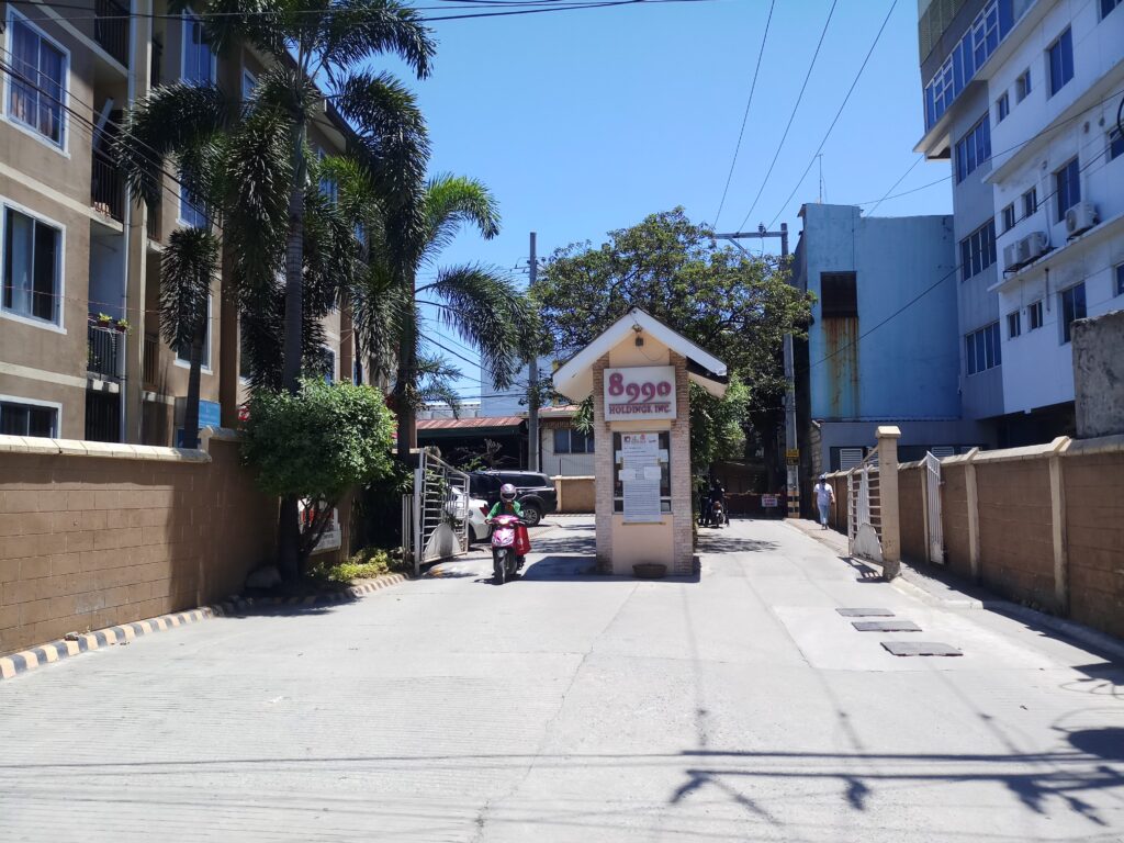 Deca Homes Tipolo Grand Entrance