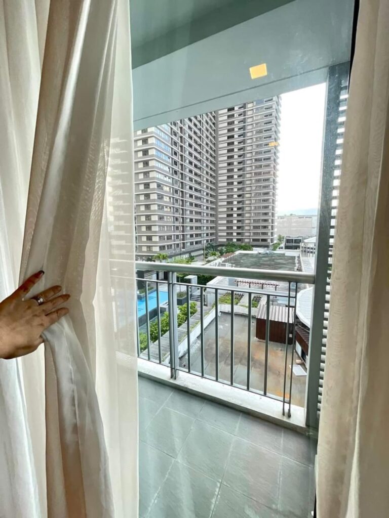 For Rent | 1 Bedroom Park Point | 75sqm | Ayala Center | Cebu Business Park 13 Park point_balcony