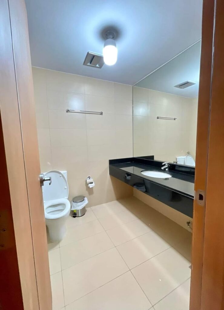 For Rent | 1 Bedroom Park Point | 75sqm | Ayala Center | Cebu Business Park 11 Park point_toilet_1
