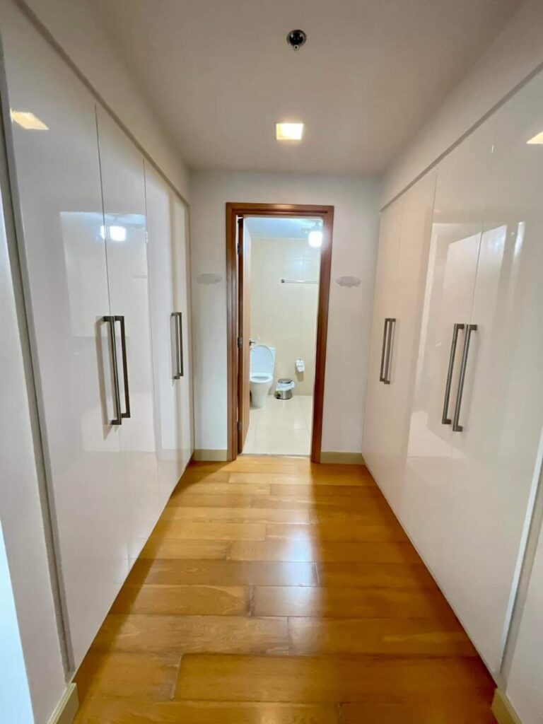 For Rent | 1 Bedroom Park Point | 75sqm | Ayala Center | Cebu Business Park 8 Park point_walk in warbrobe